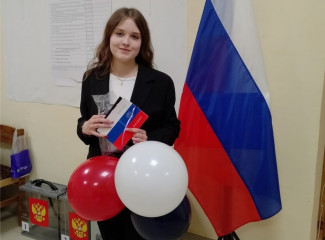 в выборах Президента Российской Федерации активно участвуют молодые избиратели. Многие принимают участие в выборах впервые. Для них это важный и осознанный шаг - фото - 9