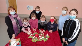 в Духовщинском районном доме культуры прошёл мастер-класс для детей по изготовлению куклы-оберега - фото - 4