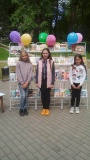 в городе Духовщине прошла акция "Девчонки и мальчишки, читайте летом книжки!» - фото - 7