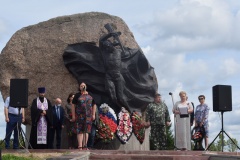 в п. Озерный салютовали 566 солдатам и командирам, погибшим при освобождении Духовщинского района - фото - 17
