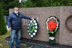 в городе Духовщине состоялось торжественное возложение цветов и венков на воинском мемориале советским солдатам - фото - 4