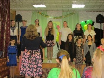 учащиеся Духовщинской детской музыкальной школы поздравили своих мам и бабушек с 8 Марта - фото - 26