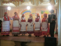 творческий коллектив "Духовщинская горница" выступил с концертной программой "С любовью к вам" в деревнях Тяполово и Береснево - фото - 11