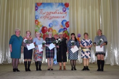 учителей Духовщинского района поздравили с профессиональным праздником - фото - 20
