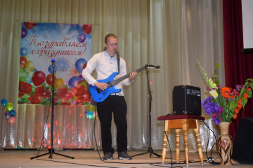 учителей Духовщинского района поздравили с профессиональным годом - фото - 15