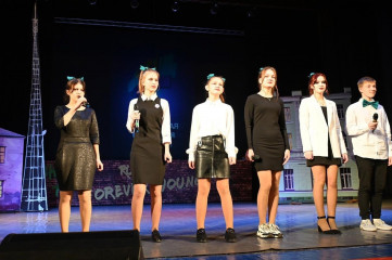 озерненские школьники, участники движения "Первых", приняли участие в фестивале школьных команд КВН в городе Смоленске - фото - 5