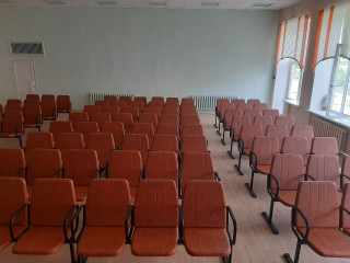 в актовый зал Духовщинской средней школы имени П.К. Козлова приобрели 96 кресел - фото - 1