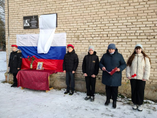 в Духовщинском районе открыли мемориальную доску в честь Сергея Валерьевича Ковалева, погибшего при исполнении воинского долга в ходе СВО - фото - 9