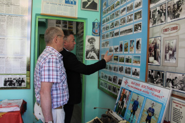 глава округа Виктор Молотков побывал в музее комсомольско-молодежного отряда "Смоляночка" - фото - 5