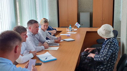 глава округа Виктор Молотков провел прием граждан в поселке Озерный - фото - 4