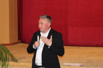 глава администрации муниципального образования "Духовщинский муниципальный округ" Смоленской области Виктор Молотков провел встречу с жителями - фото - 4