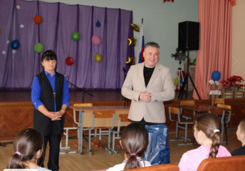 глава округа Виктор Молотков посетил летнюю оздоровительную площадку в Духовщинской средней школе - фото - 6