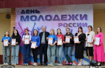 в городе Духовщина отметили День молодежи - фото - 10