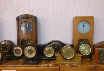 в Духовщинском музее открылась выставка "У каждого времени свои часы" - фото - 1