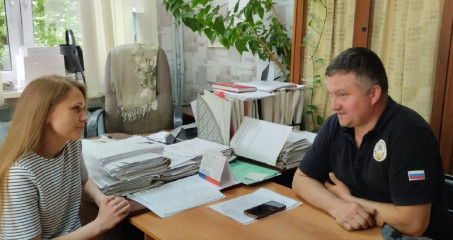 специалисты отдела экономического развития, имущественных и земельных отношений администрации Духовщинского округа продолжают консультировать жителей о мерах государственной поддержки предпринимателей - фото - 1