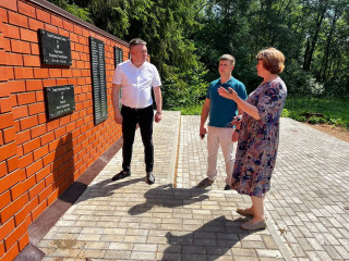 завершен ремонт мемориального комплекса жителям деревни Петрищево, погибшим в годы Великой Отечественной войны - фото - 5