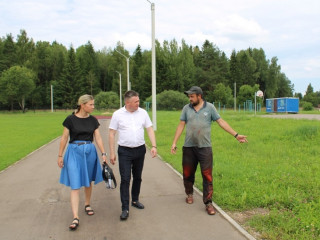 работы по благоустройству стадиона в поселке Озерный подходят к завершению - фото - 2