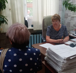 специалисты отдела экономического развития продолжают консультировать жителей о мерах государственной поддержки предпринимателей - фото - 1