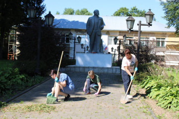 в Духовщине и Озерном организовали очередные субботники - фото - 8