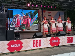 делегация Духовщинского округа приняла участие в фестивале народного творчества ,,Красно яблоко" в поселке Красный - фото - 5