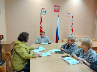 глава Духовщинского округа Виктор Молотков провел прием граждан - фото - 6