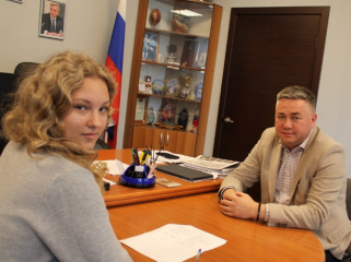 глава округа Виктор Молотков и Виктория Савельева заключили договор о целевом обучении - фото - 2