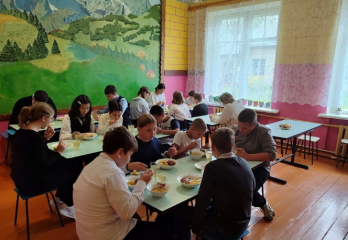 в Третьяковской основной школе сегодня на обед котлеты с макаронами - фото - 2