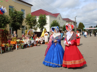 на площади имени Г.А. Потемкина идут праздничные мероприятия - фото - 10