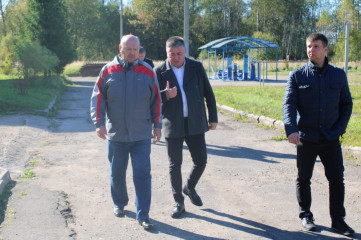 сегодня глава Духовщинского округа Виктор Молотков вместе с Алексеем Федоровым встретились с директором Смоленской ГРЭС Евгением Иноземцевым - фото - 9