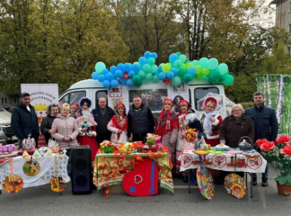 сегодня в Смоленске состоялась традиционная сельскохозяйственная ярмарка, посвященная Дню освобождения Смоленщины и Дню города - фото - 6