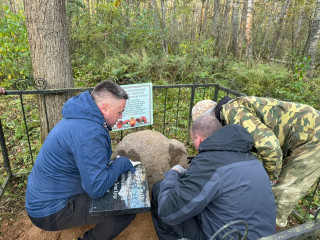 в пятницу благодаря фонду «СозИдаНие» здесь установили новый памятный знак с табличкой - фото - 10