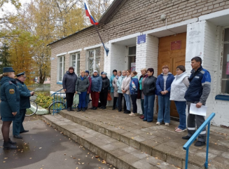 сегодня в Пречистом прошёл сход по пожарной безопасности в осенне-зимний период - фото - 3