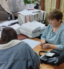 специалисты отдела экономического развития, имущественных и земельных отношений администрации Духовщинского округа продолжают консультировать жителей о мерах государственной поддержки предпринимателей - фото - 1