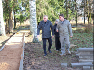 в деревне Зимец начали благоустраивать территорию памятника воинам-односельчанам, погибшим в годы Великой Отечественной войны - фото - 5