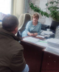 специалисты отдела экономического развития, имущественных и земельных отношений администрации Духовщинского округа продолжают консультировать жителей о мерах государственной поддержки предпринимателей - фото - 1