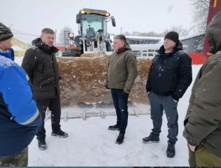 в Духовщине начали вывозить снег - фото - 6