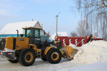 в Духовщине и Озерном продолжаются работы по вывозу снега - фото - 8