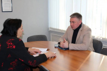 глава округа Виктор Молотков с председателем районного совета ветеранов Ниной Ивановой обсудил планы их организации на 2026 год - фото - 3