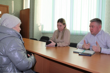 глава округа Виктор Молотков провел прием граждан в поселке Озерный - фото - 3