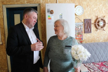 глава округа Виктор Молотков побывал в гостях у Надежды и Павла Шукисов в Пречистом - фото - 3