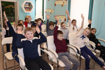 двери Духовщинской детской библиотеки открыты для всех желающих - фото - 4