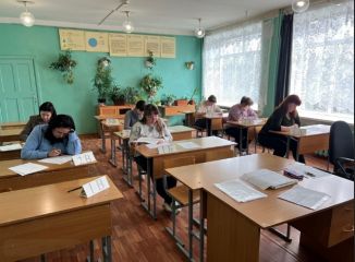 родители духовщинских школьников сдали ЕГЭ по русскому языку - фото - 5
