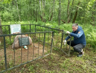 привели в порядок памятное место в деревне Титов Хутор - фото - 7