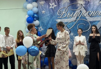 в Духовщинской и Озерненской средних школах прошли выпускные вечера - фото - 10