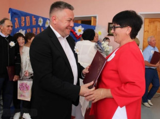 в нашем округе по доброй традиции в День семьи, любви и верности проходит чествование супружеских пар, которые на протяжении долгих лет хранят в своих сердцах любовь и уважение друг к другу - фото - 7